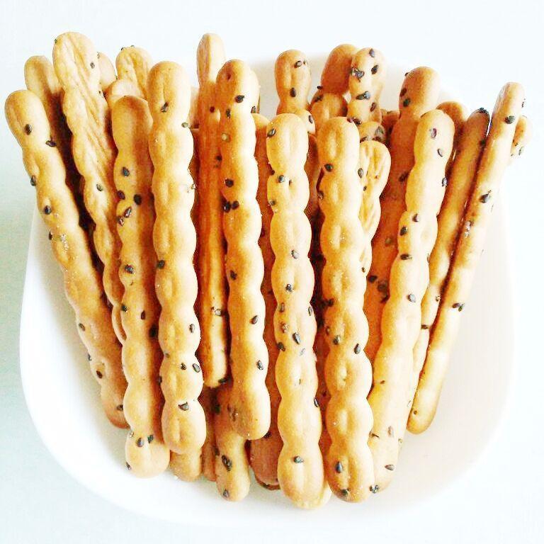 P-2-GIN-ASPABS-1:12-Ginbis Asparagus Shaped Black Sesame Biscuits (Box of 12).jpg